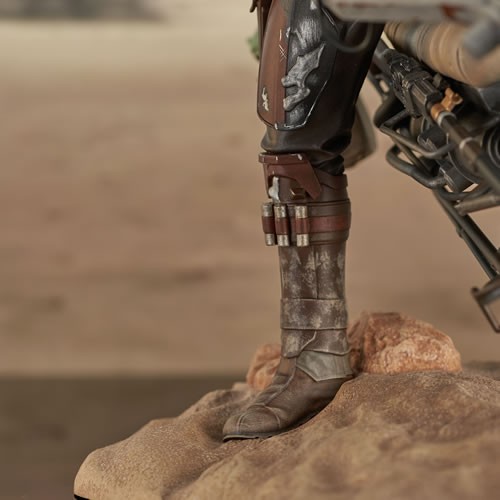 Premier Collection Statues - Star Wars - The Mandalorian - 1/7 Scale Din Djarin w/ Speeder Bike