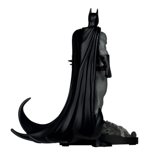 Batman B&W Statues - 1/10 Scale Batman By Bjorn Barends (Resin)